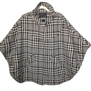 Tahari Black and White Houndstooth Poncho